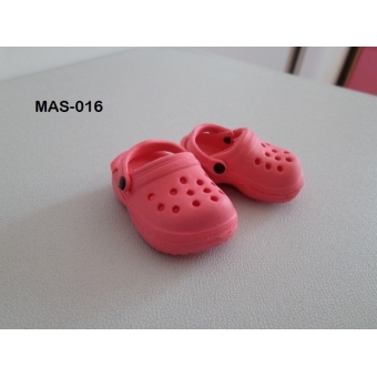 rose crocs passen niet voor de 32 cm pop, wel voor nog kleinere